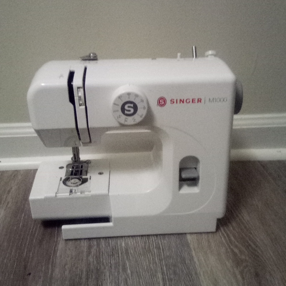 Singer Sewing Machine M1000